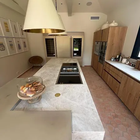 Readhostprofile! 5 Bedrooms Luxury Villa With Private Pool *